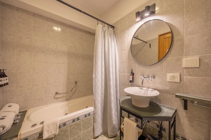 Peninsula Petit Hotel