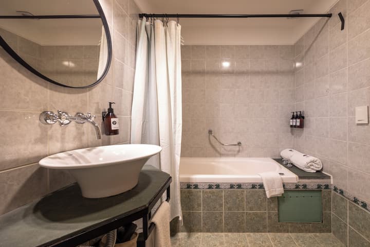 Peninsula Petit Hotel