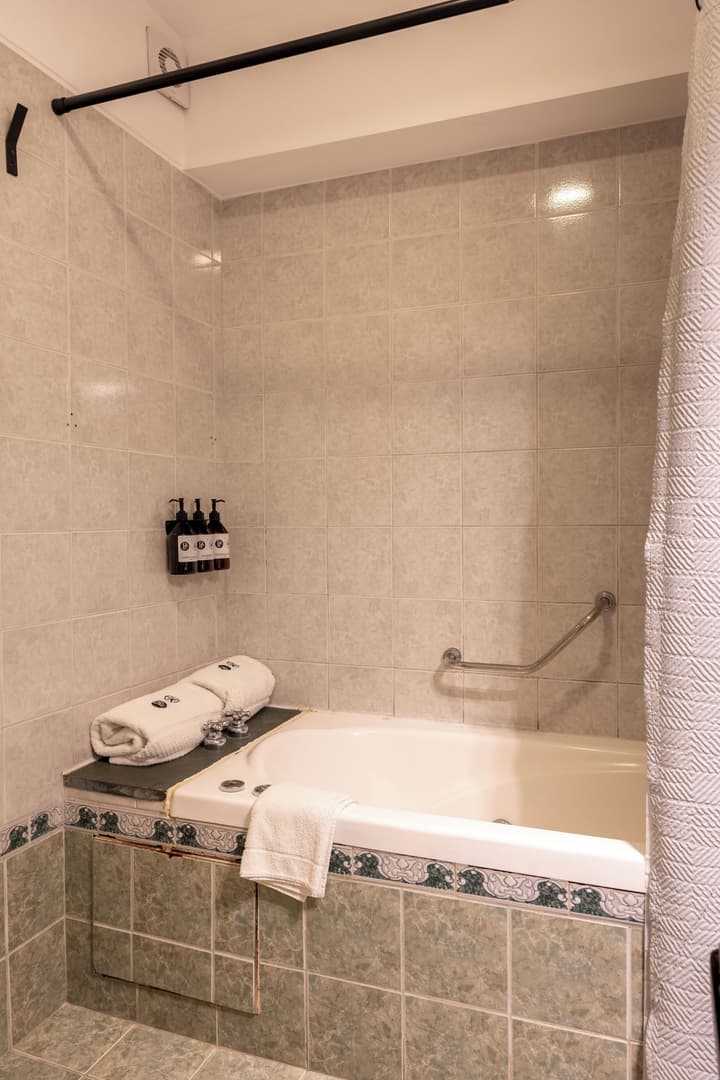 Peninsula Petit Hotel