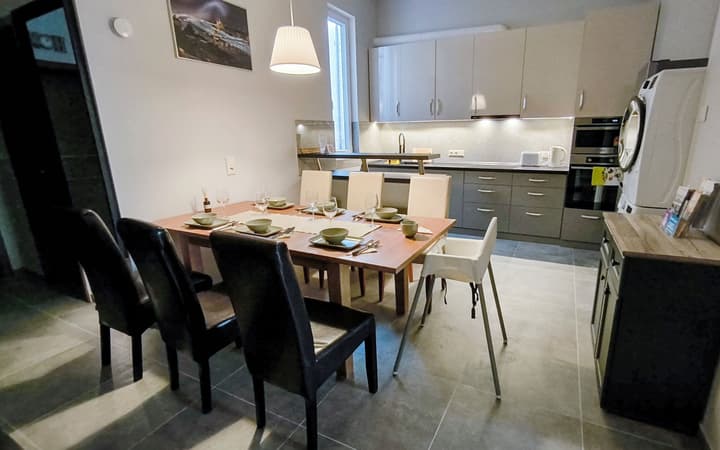 Corvin Point Rooms and Apartments