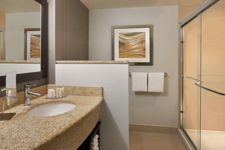 Courtyard by Marriott Kingston Highway 401/Division Street