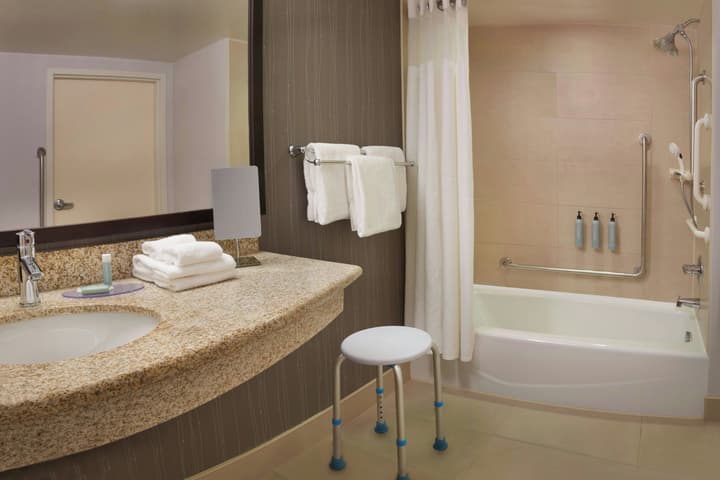 Courtyard by Marriott Kingston Highway 401/Division Street