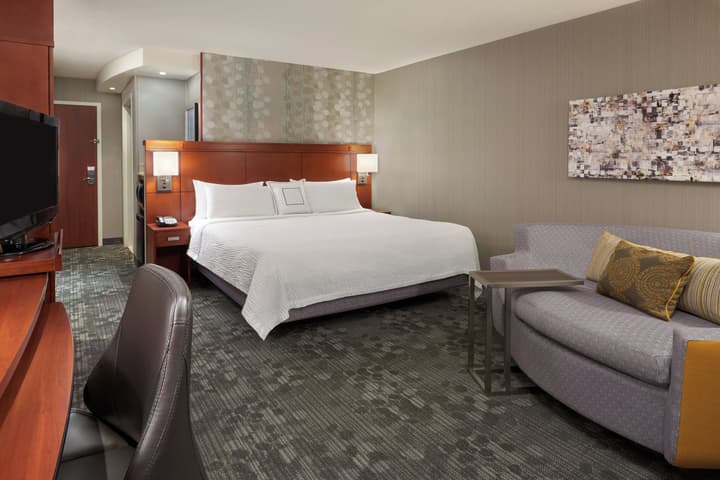 Courtyard by Marriott Kingston Highway 401/Division Street