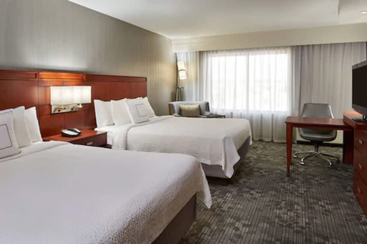 Courtyard by Marriott Kingston Highway 401/Division Street