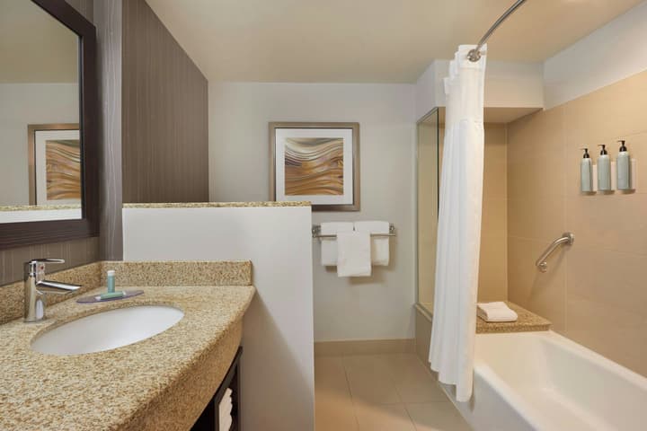 Courtyard by Marriott Kingston Highway 401/Division Street