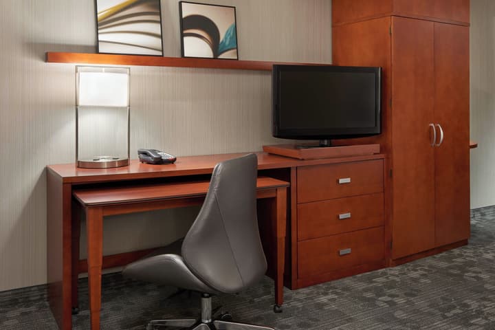 Courtyard by Marriott Kingston Highway 401/Division Street