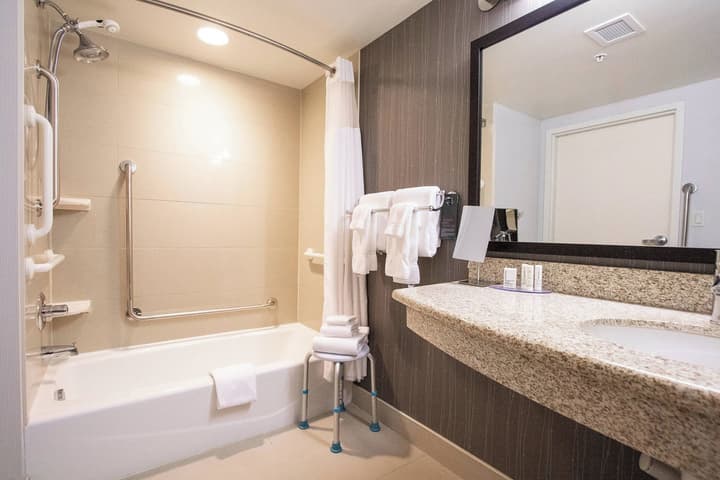 Courtyard by Marriott Kingston Highway 401/Division Street
