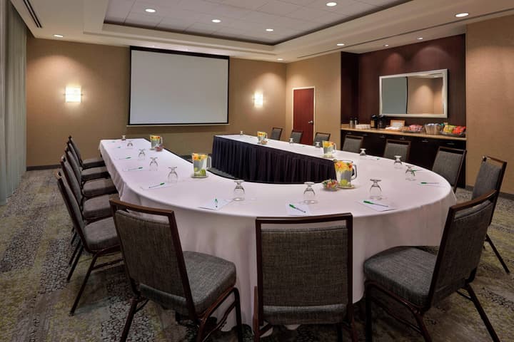 Courtyard by Marriott Kingston Highway 401/Division Street