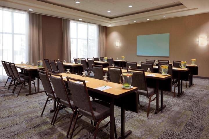 Courtyard by Marriott Kingston Highway 401/Division Street