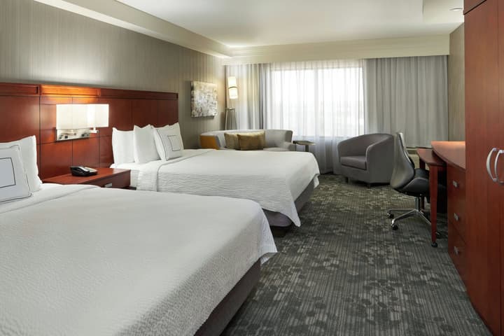 Courtyard by Marriott Kingston Highway 401/Division Street