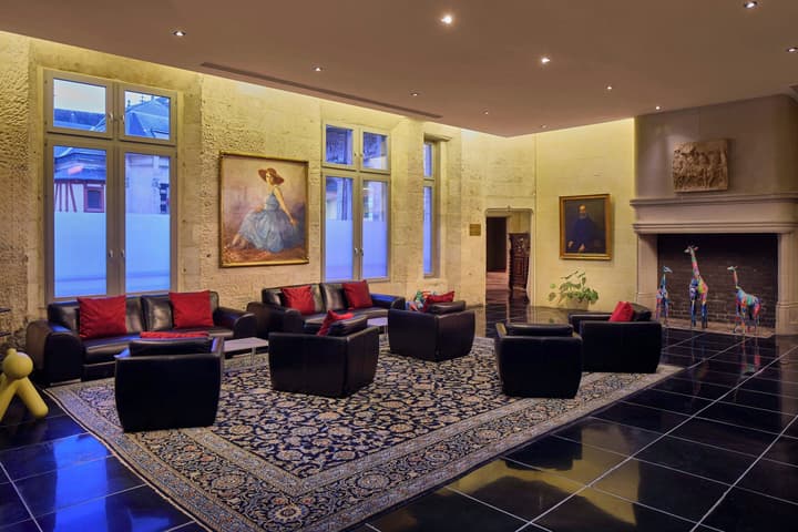 Hotel de Bourgtheroulde, Autograph Collection