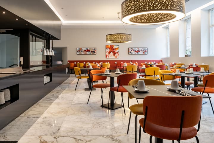 Hotel de Bourgtheroulde, Autograph Collection