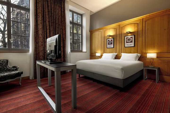 Hotel de Bourgtheroulde, Autograph Collection
