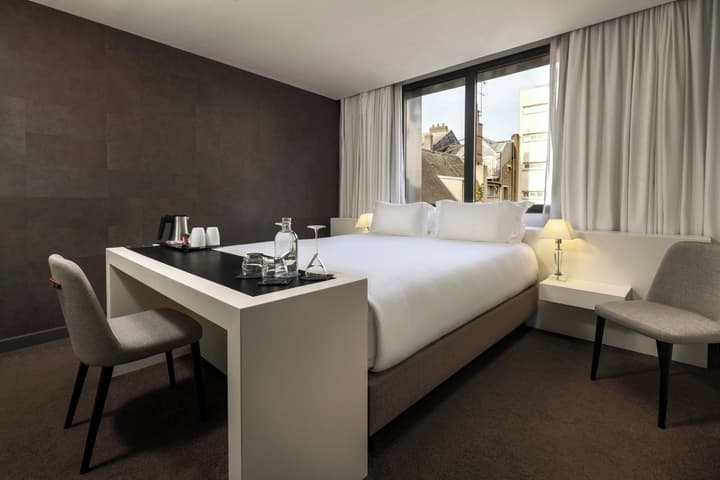 Hotel de Bourgtheroulde, Autograph Collection