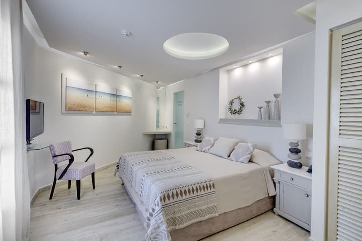 Kouros Art Hotel - Adults Only