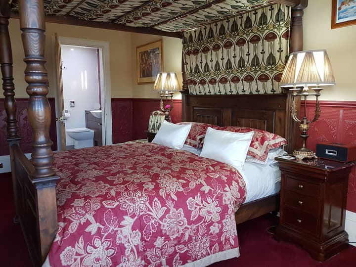 Lauderville Guest House