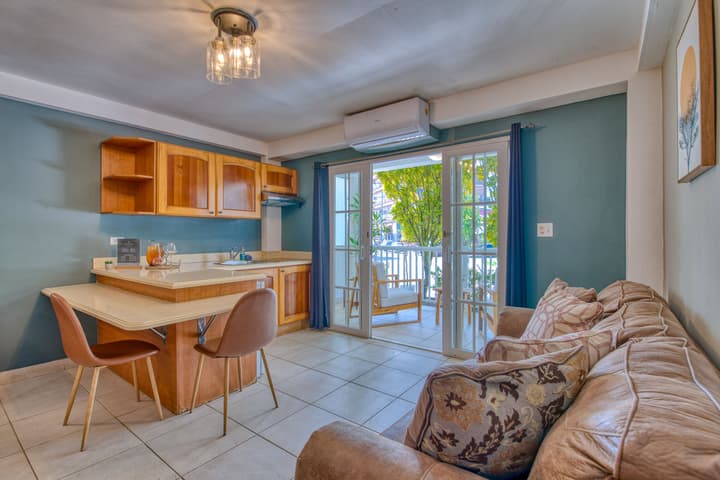 Tropical Suites Hotel
