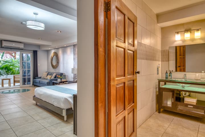 Tropical Suites Hotel