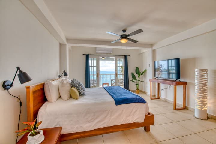 Tropical Suites Hotel