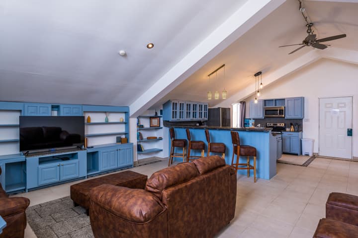 Tropical Suites Hotel