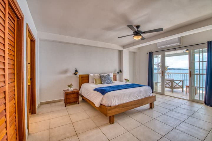 Tropical Suites Hotel