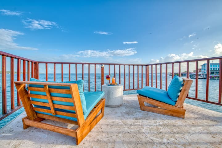 Tropical Suites Hotel