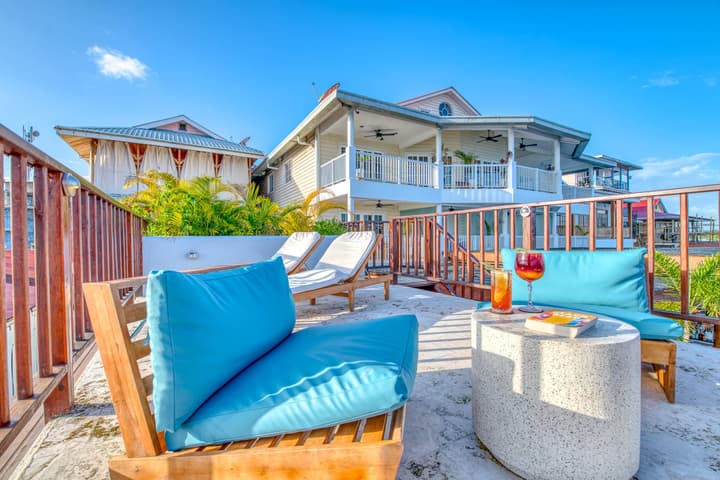 Tropical Suites Hotel