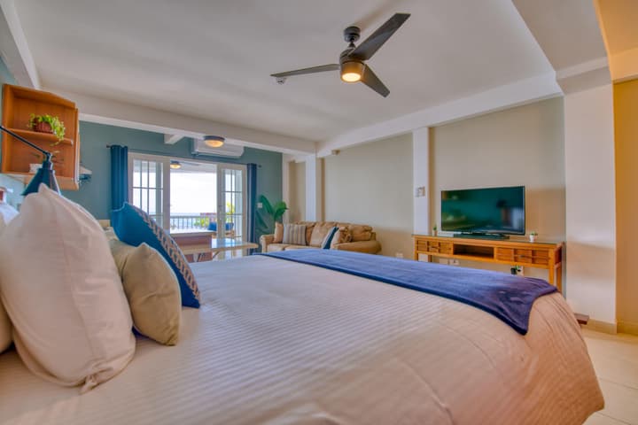 Tropical Suites Hotel