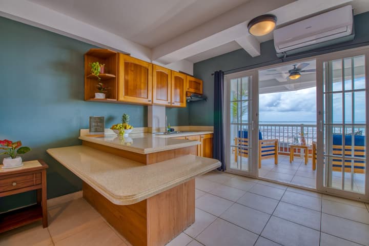 Tropical Suites Hotel