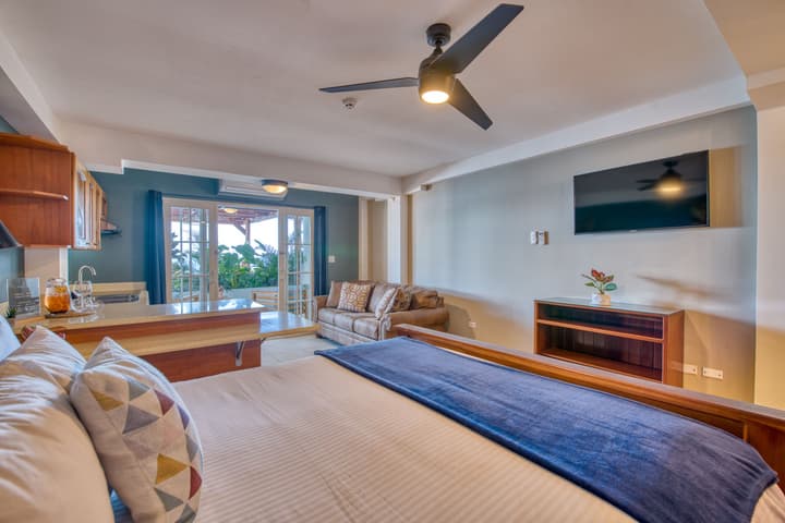 Tropical Suites Hotel