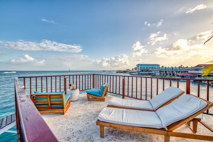 Tropical Suites Hotel