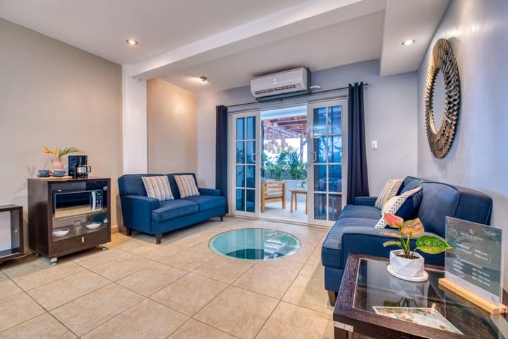 Tropical Suites Hotel