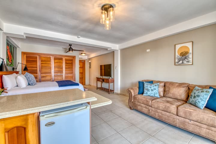 Tropical Suites Hotel