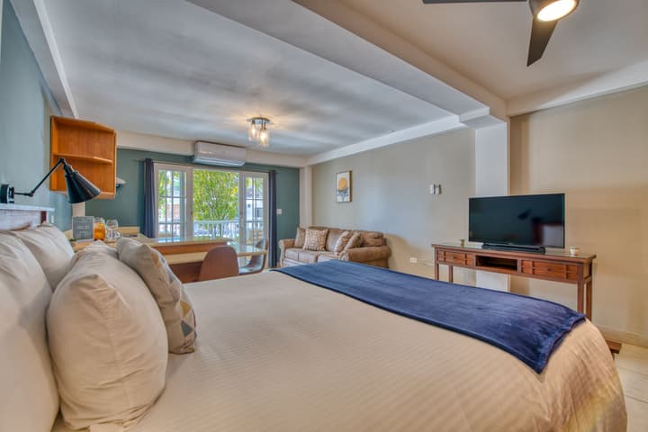 Tropical Suites Hotel