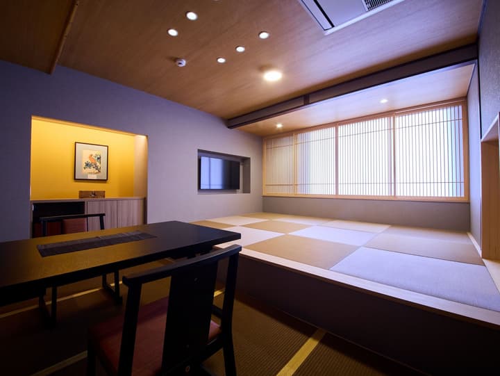 Gion Shinmonso