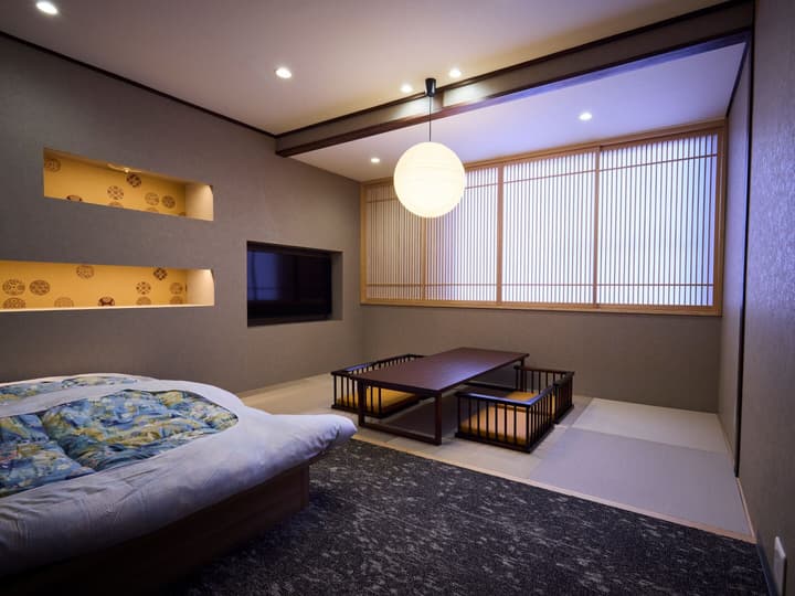 Gion Shinmonso