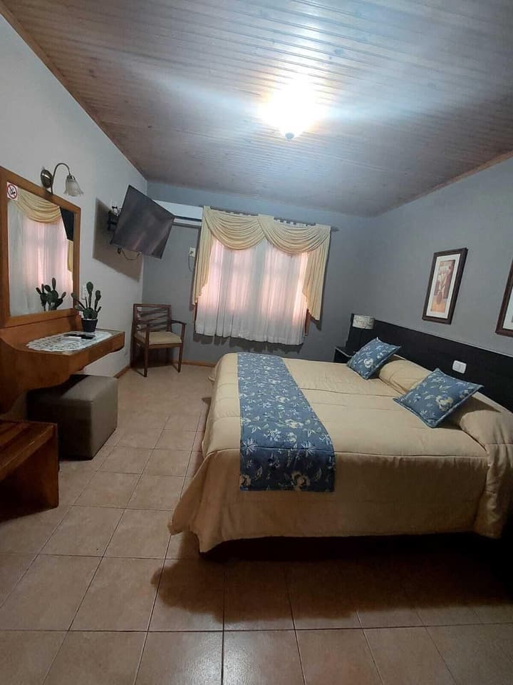 Orquideas Hotel & Cabañas