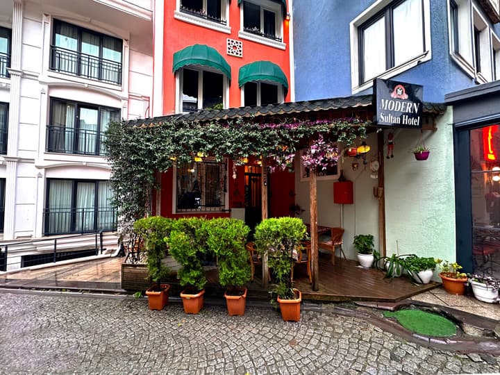 Modern Sultan Hotel