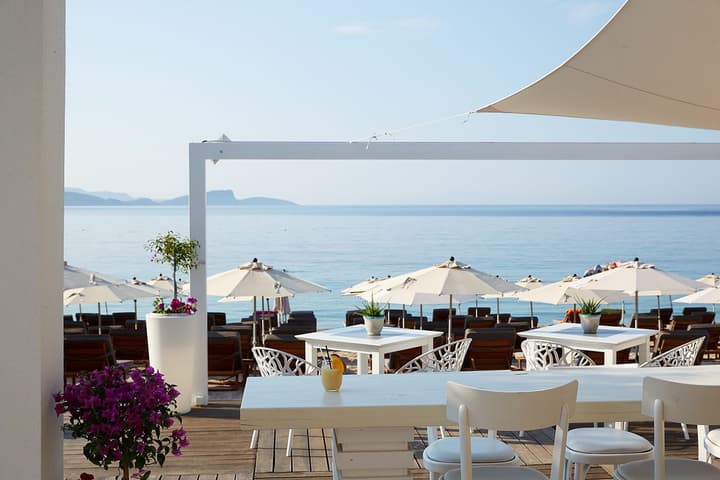 Lichnos Beach Hotel & Suites