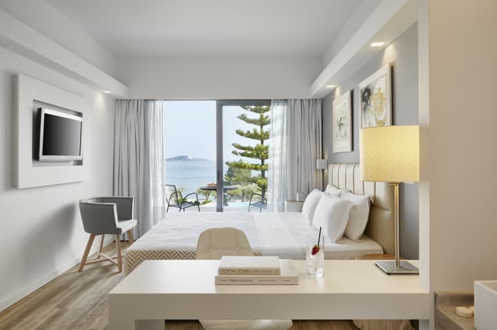 Lichnos Beach Hotel & Suites