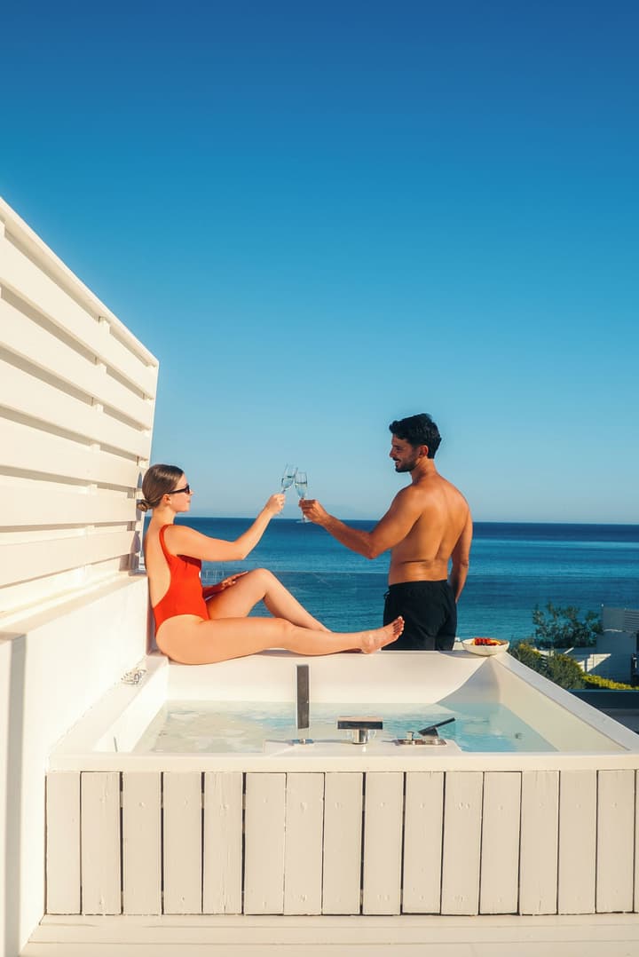 Lichnos Beach Hotel & Suites