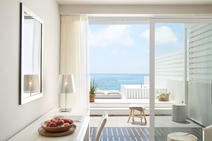 Lichnos Beach Hotel & Suites