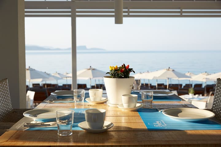 Lichnos Beach Hotel & Suites