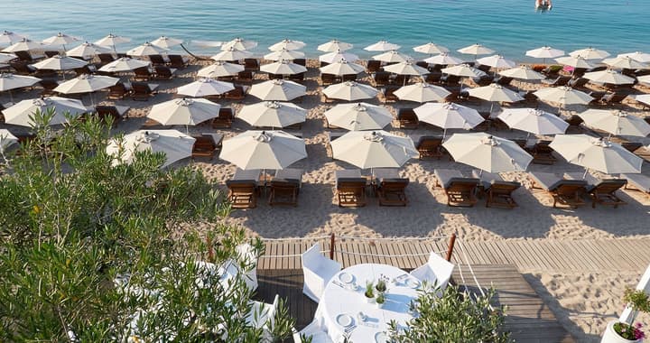 Lichnos Beach Hotel & Suites