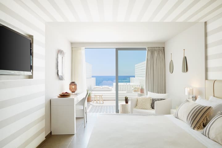 Lichnos Beach Hotel & Suites