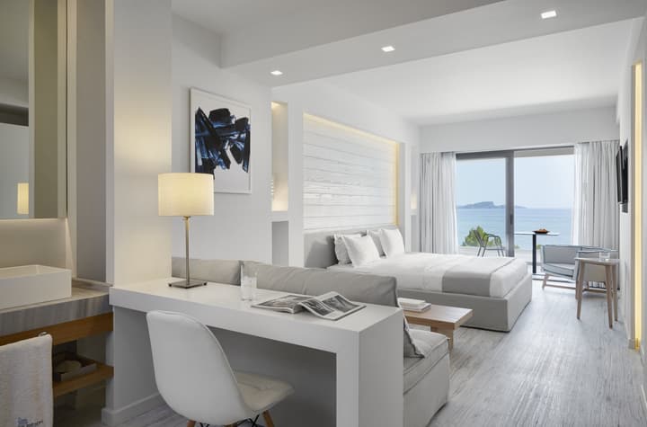 Lichnos Beach Hotel & Suites