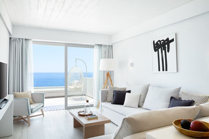 Lichnos Beach Hotel & Suites