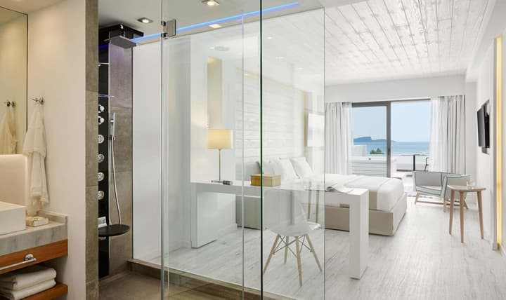 Lichnos Beach Hotel & Suites