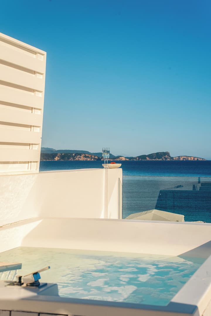 Lichnos Beach Hotel & Suites
