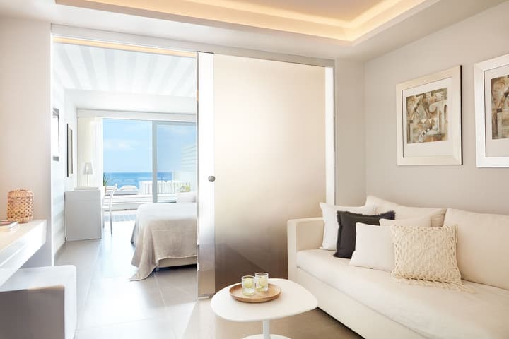 Lichnos Beach Hotel & Suites